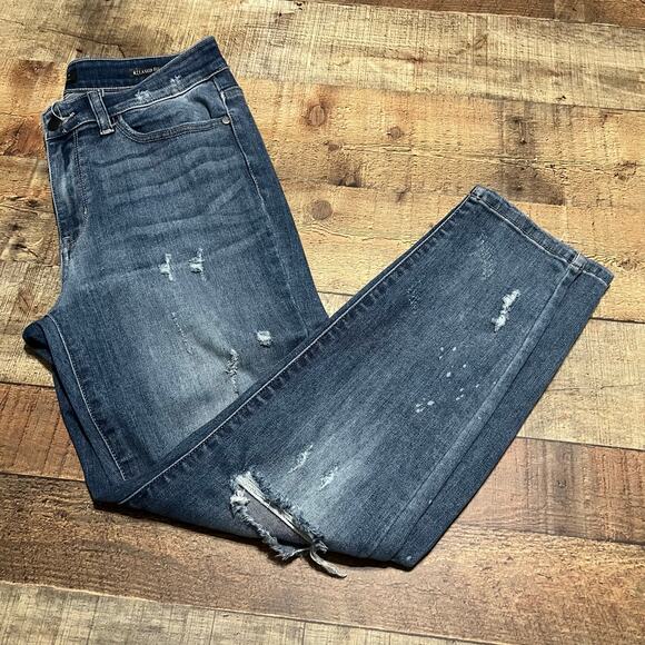 Judy Blue Denim - Judy Blue Women's Denim Stretch Shredding Up My Life Relaxed Fit Jeans Sz 11/30